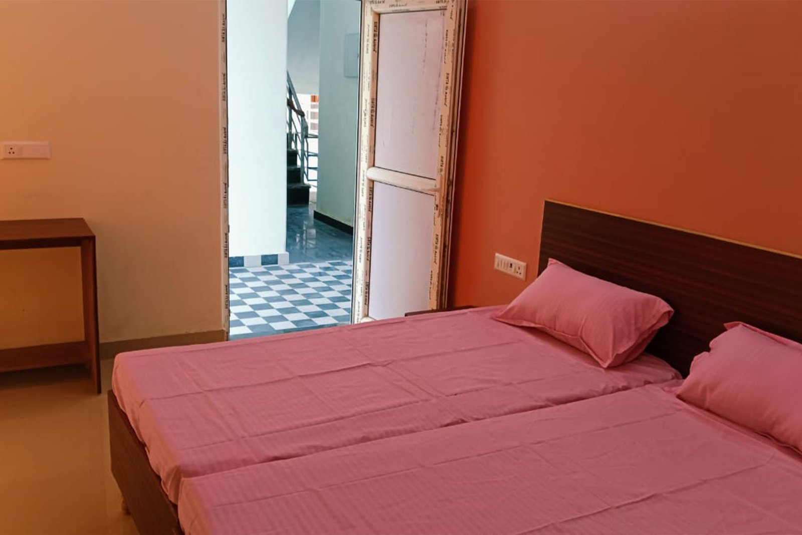 Apna Niwas PG Luxury Rooms Noida