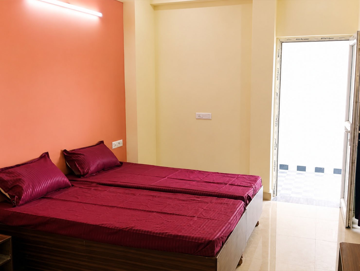 Luxury Girls PG Rooms Noida